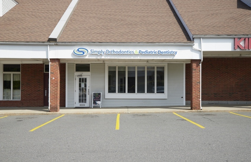 Exterior of oral surgery office in Lowell